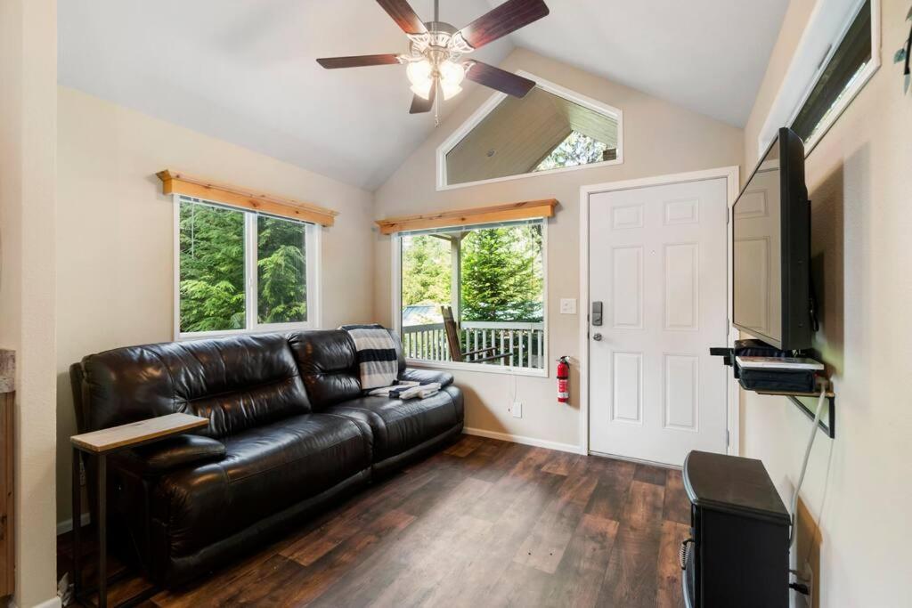 New Tiny Home Steps Away From Mt. Rainier Ashford Eksteriør billede